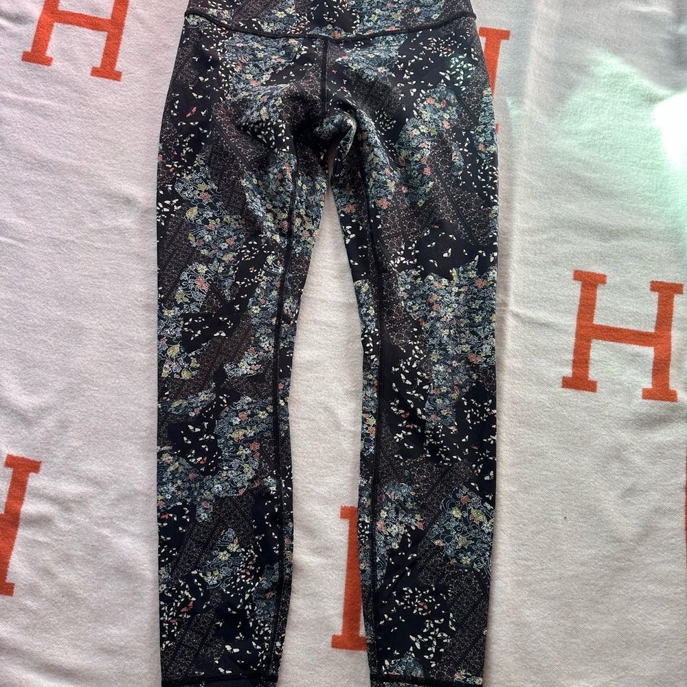 Lululemon Black Floral butterfly Leggings 6
